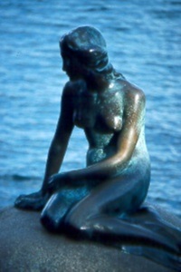 Hans_Christian_Andersons_Little_Mermaid_-_Copenhagen